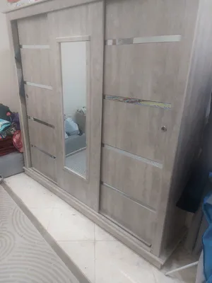 غرفة نوم كاملة بحالة شبة جديدة