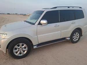 باجيرو 2016 مواصفات خليجية سيارة قوية وعائلية يمكن الاعتماد عليها.  Pajero 2016, GCC specifications: