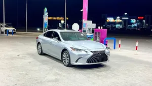 لكزس ES 350 2025 فضي شبه جديد نظيف جدا مع ضمان معتمد يصل حتى 3 سنوات