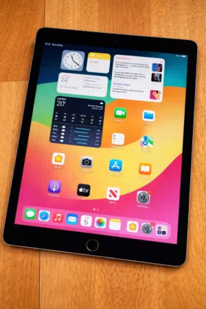 Apple iPad 6th Generation 128GB Storage 9.7 Inches Display Size