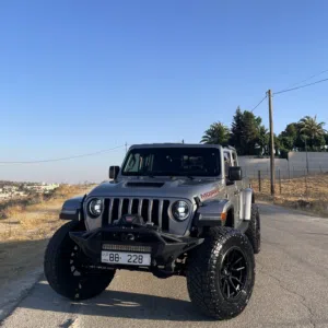 Jeep gladiator Mojave 2021