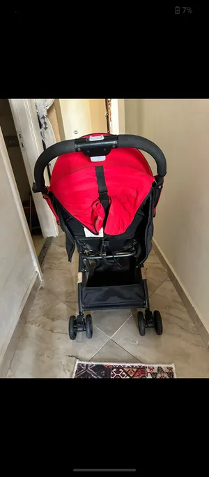 عربيه اطفال strollerعربية أطفال شيك وعملية جدًا، حالة ممتازة وزيرو استخدام، محفوظة بعناية ونظيفة جدً