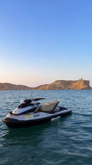 جيت سكي ctx نظيف جدآ موديل 2010 seadoo