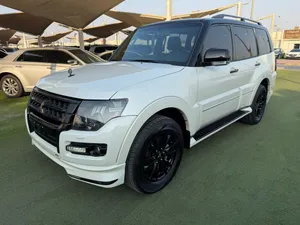 Mitsubishi Pajero -2019-Signature Edition - GCC-free accident -original paint- service alfutaim-