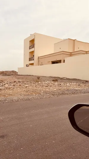 للبيع شقق بمساحات واسعه وموقع خدمي في العامرات الثالثه وبكامل الخدمات ضمن مبنى سكني