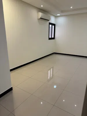 شقة حديثة للايجار حي دمشق عمارة مصعد ومدخل بالكود