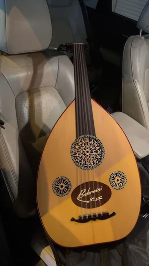 عود بحريني وتر لابله الخشب خشب كرز ( بيعه سريعه)