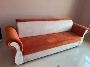 كنبه بحالة ممتازة
