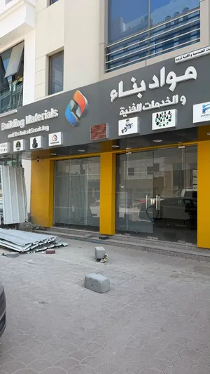 محل غلا عند دوار النخيل موقع مميز جداً ع شارع