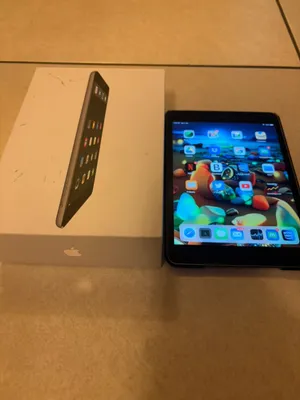 ipad mini 1 in good  condition with box and charger in good condition