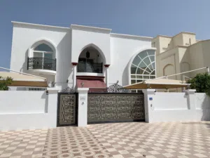 فيلا راقية في العذيبة من المالك مباشرةً