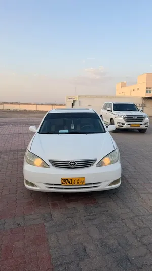 تويوتا كامري للبيع موديل 2003 ما يشكي من شي دق سلف وروح الموتر اموره فوق الطيبه