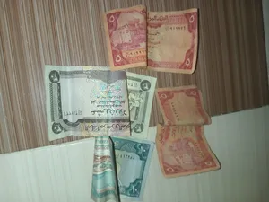 عملات ورقيه من دول مختلفه قديمه وحديثه والسعر قابل للتفاوض