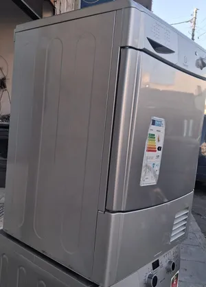 مجففة ملابس نوع indesit مستعملة بحالة ممتازة جدا ايطالية لون سلفر فل انفنيتر كل قطعها اصلية مو مصلحة