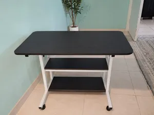2 rolling desks