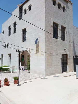 بالقرب من وزارة العمل في ام اذينة فيلا مميزة للبيع /ref 1358