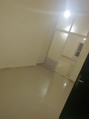 شقة للايجار فارغة من المالك مباشره للعرسان فقط
