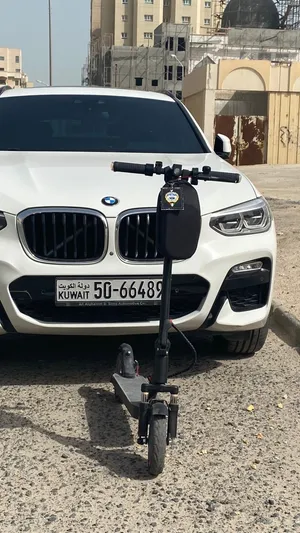 سكوتر للبيع سكراب سرعه 30 يحتاجلو بطاريه فقط بي 4 دينار بس كوتشين هواء افضل نوع صحراوي يمشي برمله