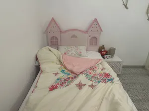 سرير للفتيات بحالة جيدة Bed for girls