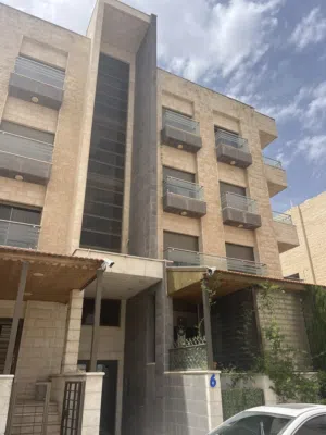 شقه فندقيه فاخره للإيجار لمن يبحث عن الراحه والتميز /تشطيب راقي وموقع هادئ مكيفه بالكامل