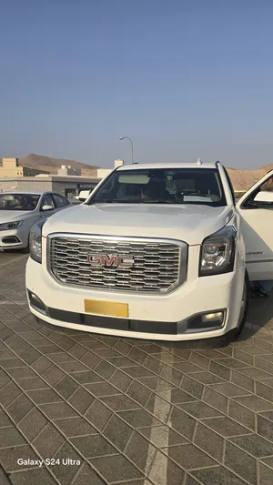 جيمس GMC لون ابيض وارد حادث بسيط