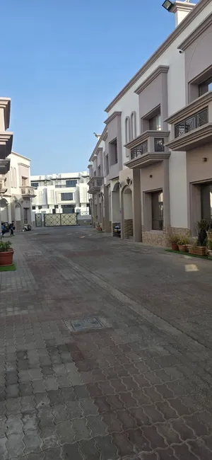 منزل للبيع في مجمع سكني