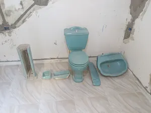 مرايه و حوض مطبخ بعنين و وحده حمام كامله