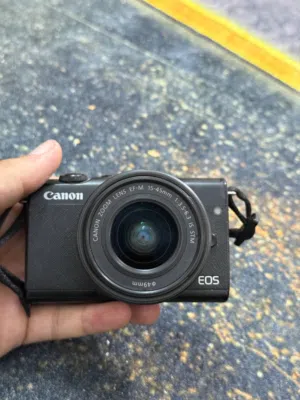 Canon EOS M200