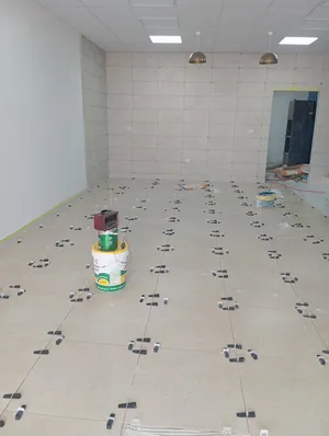 اسطي تركيب سيراميك ارضيات جدران+ رخام مطابخ درج+صيانه بماده