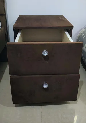 طاولة جانبية