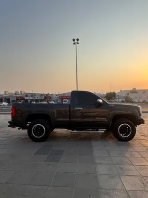 Used GMC Sierra in Um Al Quwain
