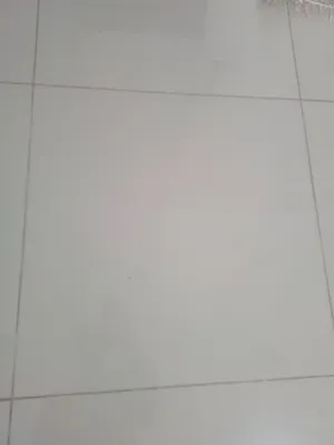 سيراميك لون حليبي