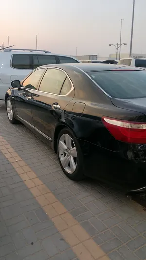 للبيع لكزس 460 موديل 2009 لارج فل ماشيه 64 460 موديل 2009 ماشيه 64,000 وارد اليابان لوحات جمرك