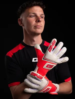 Goalkeeper Gloves (The One) قفاز حراسة مرمى
