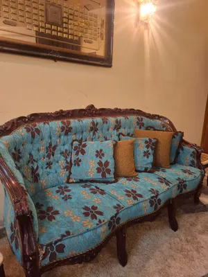 غرفة ضيوف مع غرفة طعام و تفاصيلها