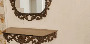 كونسول انتيك نحاس قطعتين مرايه مع رف عليها زجاج بحالة ممتازة للبيع