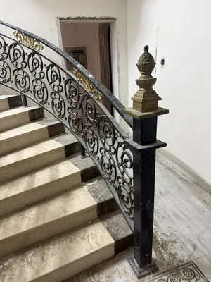 للبيع ابواب ودرج
