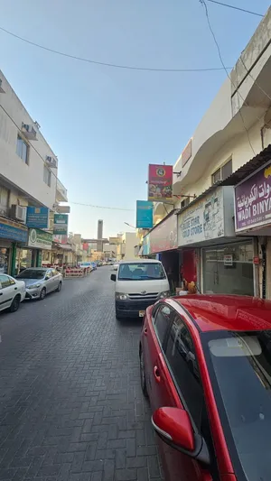 للايجار محل تجاري في سوق المحرق