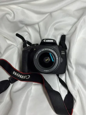 للبيع: Canon EOS 2000D + عدسة 18-55mm الأصلية