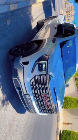 GMC / سيرا /2022 فحص 3 جيد ماتور 2700cc ترخيص جديد نفض جديد غيار زيت جديد ترخيص جديد