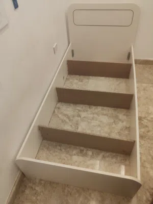 سرير مستعمل بحالة جيدة للبيع