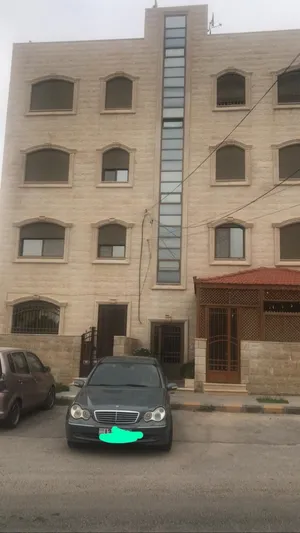 شقة للبيع من المالك مباشرة طابق اول ماركا الجنوبية خلف الدرك منطقة جديدة و هادئة