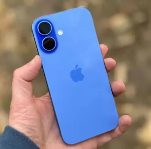 Apple iPhone 16 128 GB in Muscat