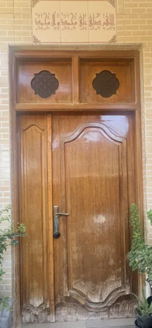 السلام عليكم  باب خارجيه خشب صاج