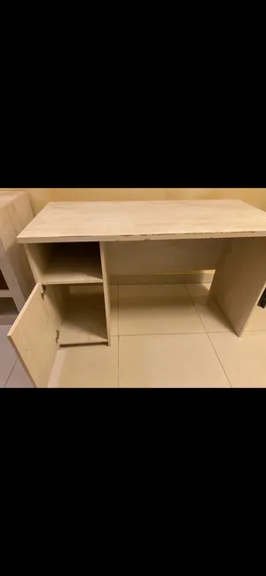 مكتب مع كرسي+أرفف+كبت بأرفف+كنب+بف+طاولة وأي قطعة فقط ب10دنانير