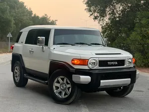 Used Toyota FJ in Sharjah