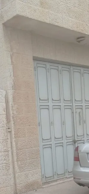 محل للايجار في نابلس رفيديا حي كمال جنبلاط يوجد ماء وحمام