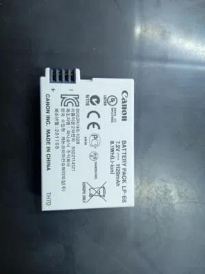 للبيع: بطارية Canon LP-E8 أصلية 100% (ليست تقليد)