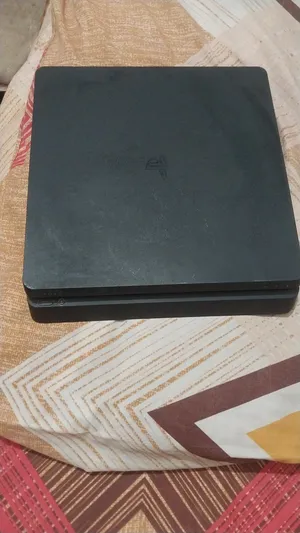 Ps4 1TB معدل ونوعه سلم نظيف استعمال بسيط  جدا مستوى التحديث 9.60 الالعاب:GTA5,FIFA26+...