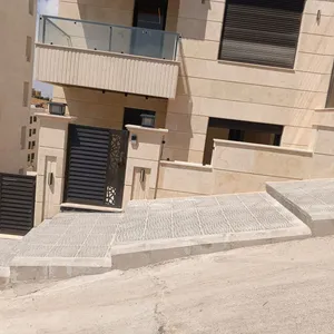 شقة فاخرة وجديدة للبيع طابق ارضي 170 متر مع ترس في الظهير